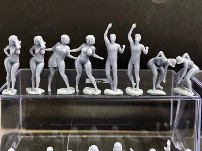 1:64 Miniature Human Figures - Resin / unpainted - great for Dioramas / Hot Wheels - Made in the USA LOT 518 - Miniature 1.10"