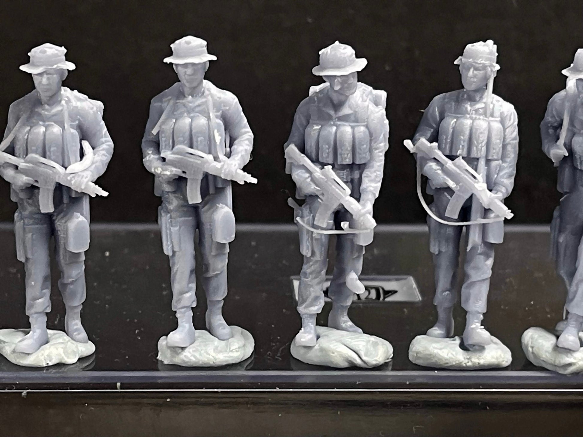 1:64 Miniature Human Figures - Resin / unpainted - great for Dioramas / Hot Wheels - Made in the USA LOT 519 - Miniature 1.10"