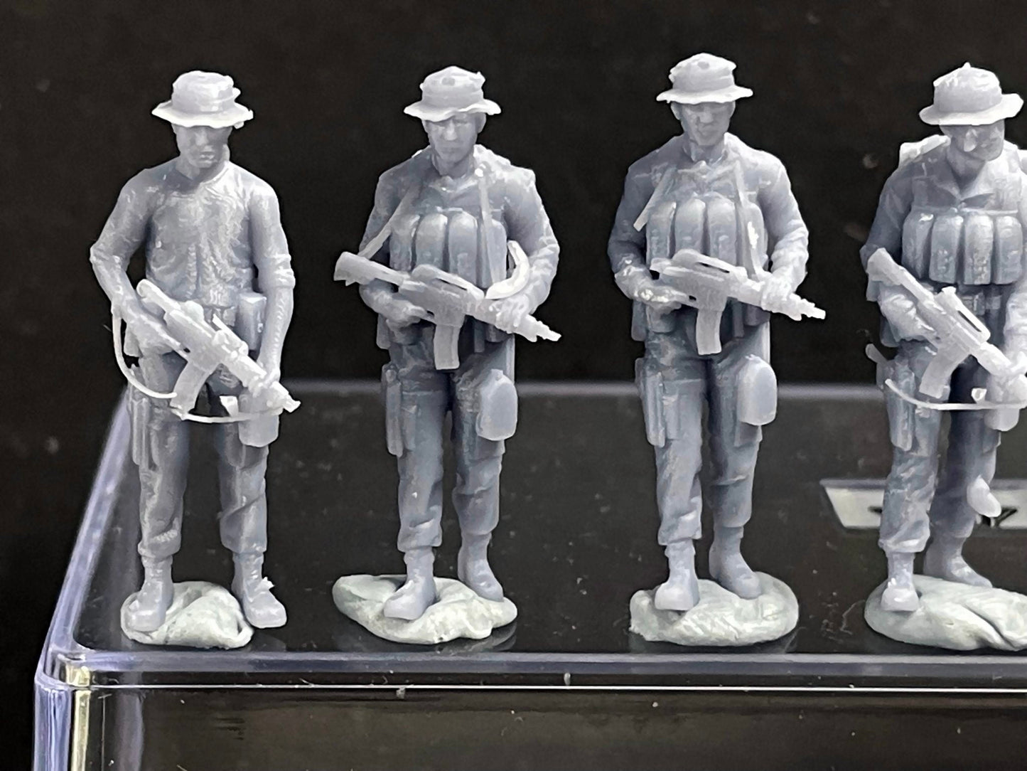 1:64 Miniature Human Figures - Resin / unpainted - great for Dioramas / Hot Wheels - Made in the USA LOT 519 - Miniature 1.10"