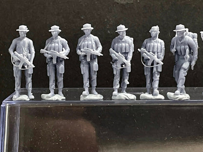 1:64 Miniature Human Figures - Resin / unpainted - great for Dioramas / Hot Wheels - Made in the USA LOT 519 - Miniature 1.10"