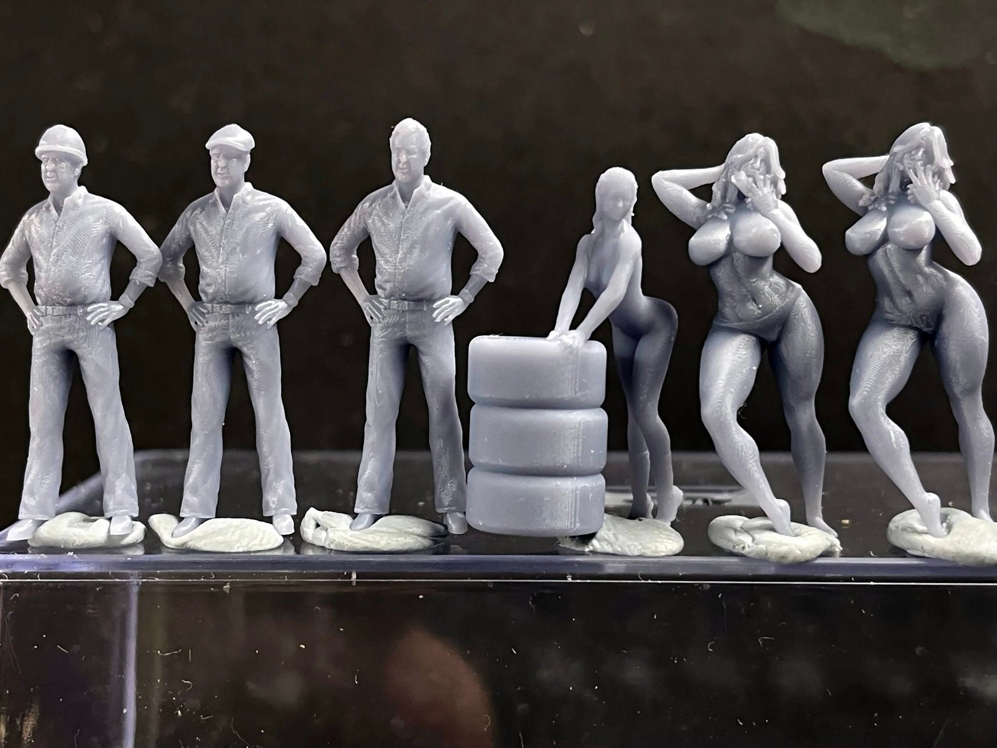 1:64 Miniature Human Figures - Resin / unpainted - great for Dioramas / Hot Wheels - Made in the USA LOT 407-8 - Miniature 1.10"