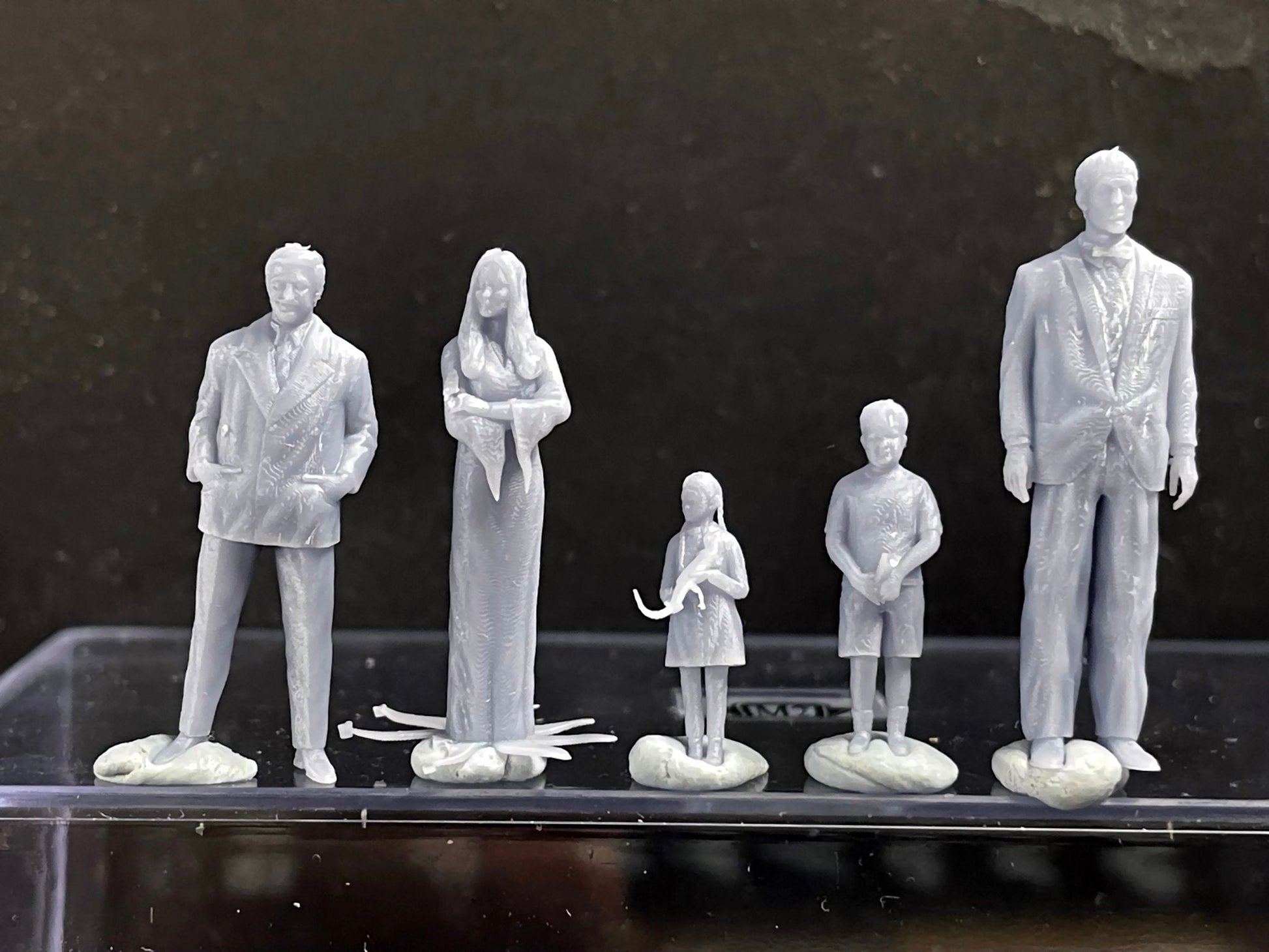 1:64 Miniature Human Figures - Resin / unpainted - great for Dioramas / Hot Wheels - Made in the USA Adams Family - Miniature 1.10"