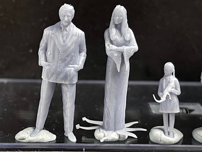 1:64 Miniature Human Figures - Resin / unpainted - great for Dioramas / Hot Wheels - Made in the USA Adams Family - Miniature 1.10"