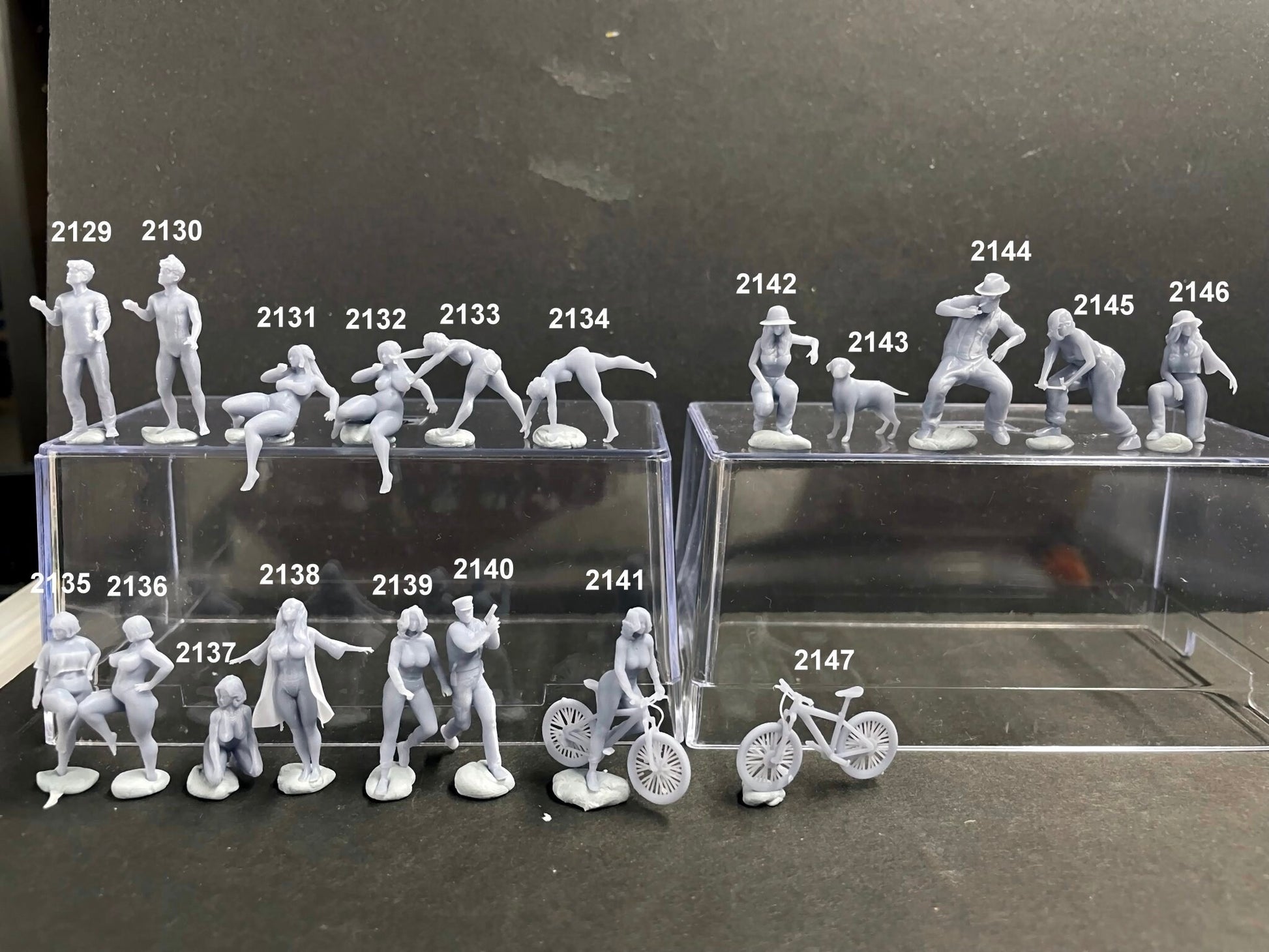 1:64 Miniature Human Figures - Resin / unpainted - great for Dioramas / Hot Wheels - Made in the USA LOT 516-7 - Miniature 1.10"