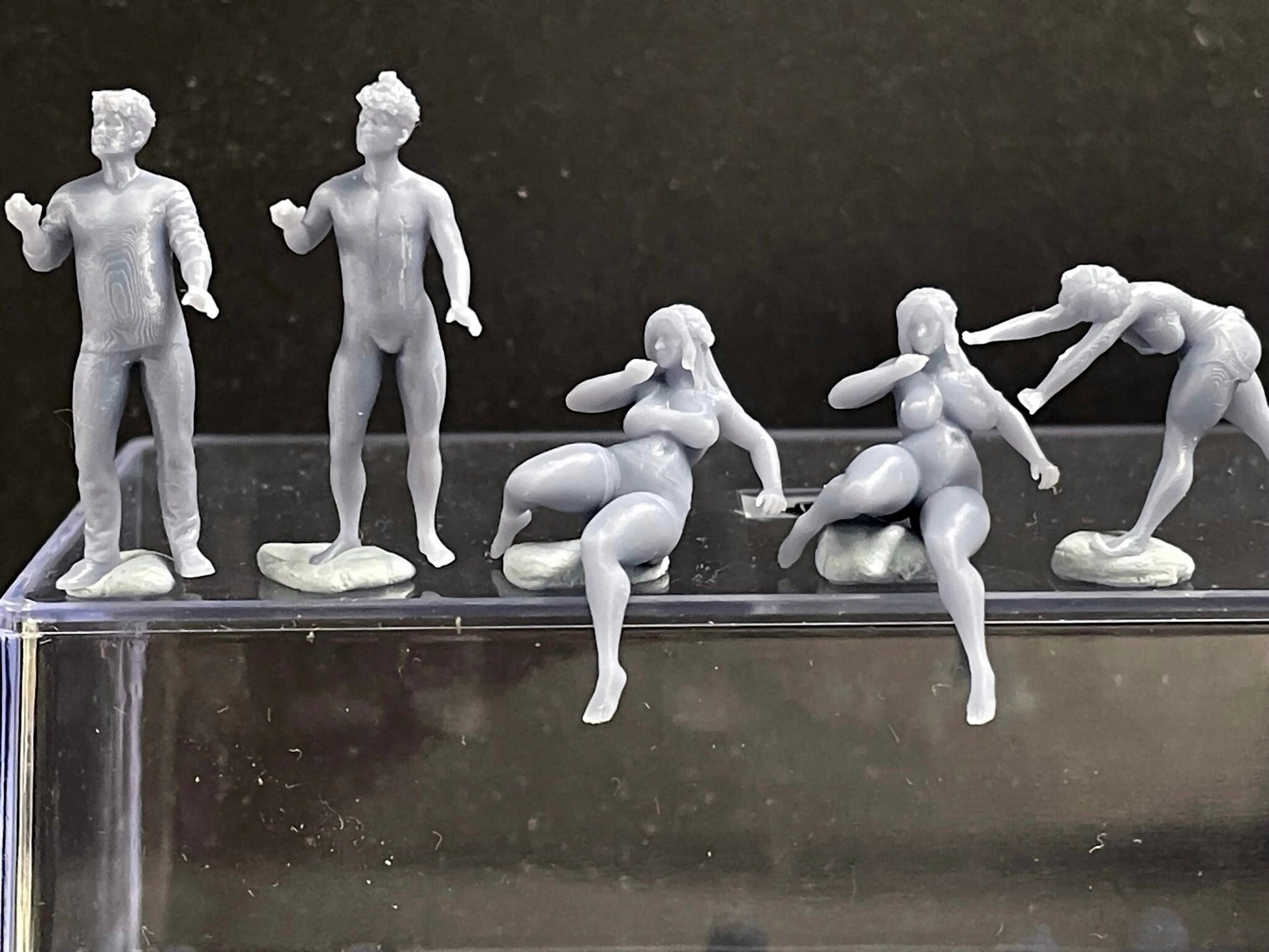 1:64 Miniature Human Figures - Resin / unpainted - great for Dioramas / Hot Wheels - Made in the USA LOT 516-7 - Miniature 1.10"