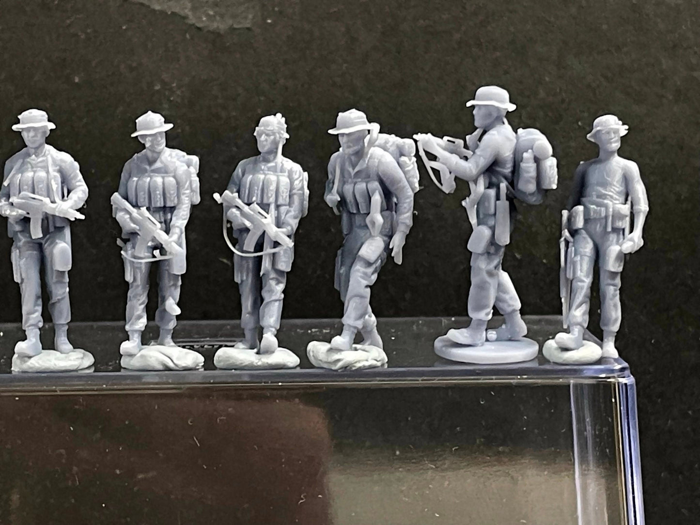 1:64 Miniature Human Figures - Resin / unpainted - great for Dioramas / Hot Wheels - Made in the USA LOT 519 - Miniature 1.10"