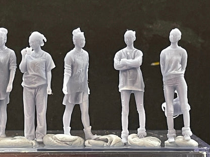 1:64 Miniature Human Figures - Resin / unpainted - great for Dioramas / Hot Wheels - Made in the USA LOT 421 - Miniature 1.10"