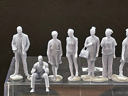 1:64 Miniature Human Figures - Resin / unpainted - great for Dioramas / Hot Wheels - Made in the USA LOT 421 - Miniature 1.10"