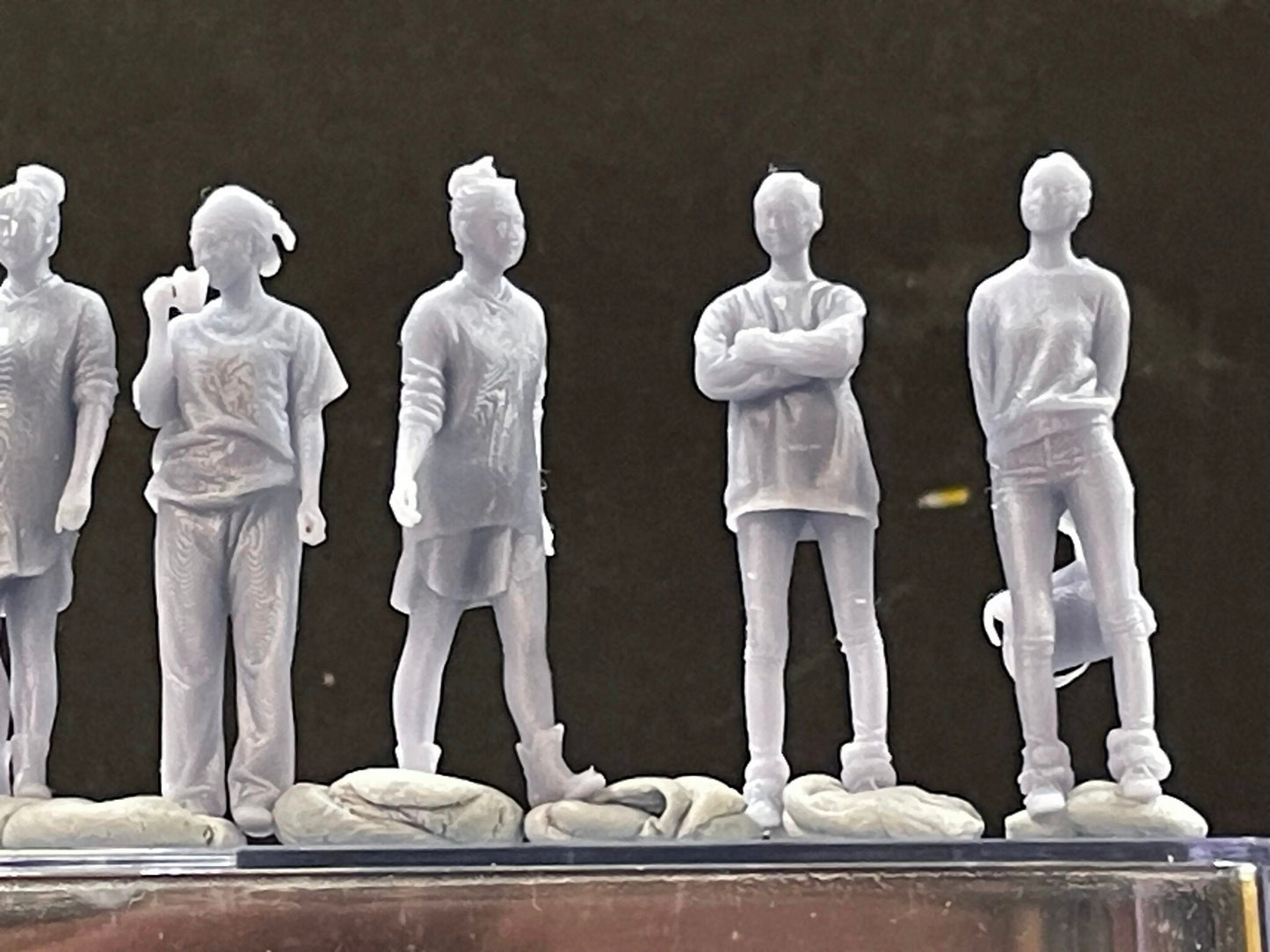 1:64 Miniature Human Figures - Resin / unpainted - great for Dioramas / Hot Wheels - Made in the USA LOT 421 - Miniature 1.10"