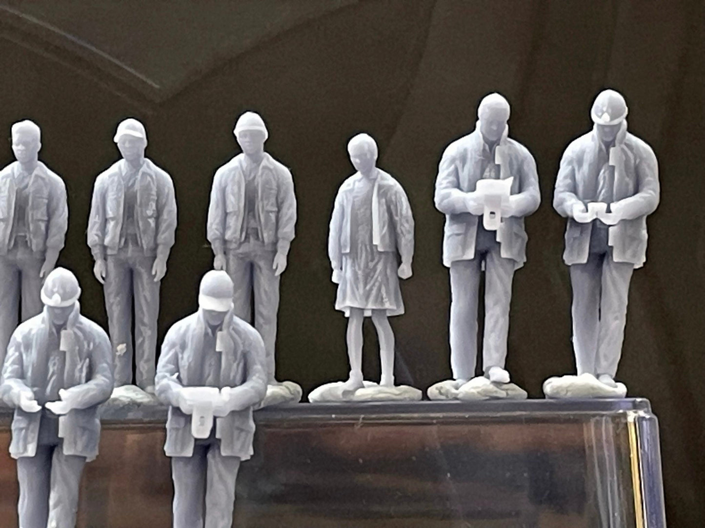 1:64 Miniature Human Figures - Resin / unpainted - great for Dioramas / Hot Wheels - Made in the USA LOT 534 - Miniature 1.10"