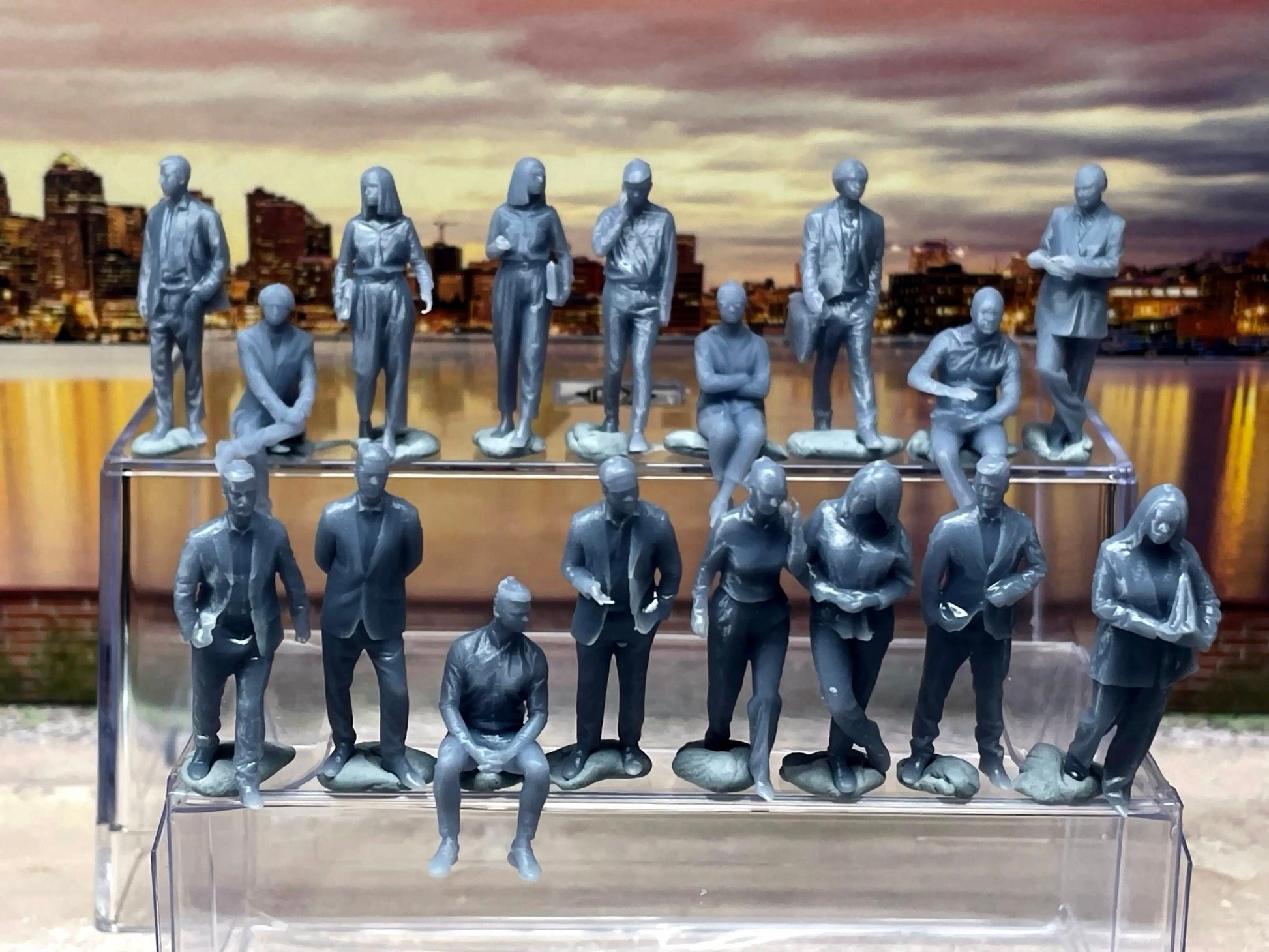 1:64 Miniature Human Figures - Resin / unpainted - great for Dioramas / Hot Wheels - Made in the USA LOT 546 - Miniature 1.10"