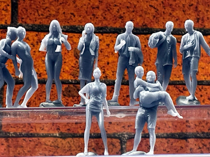 1:64 Miniature Human Figures - Resin / unpainted - great for Dioramas / Hot Wheels - Made in the USA LOT 531 - Miniature 1.10"