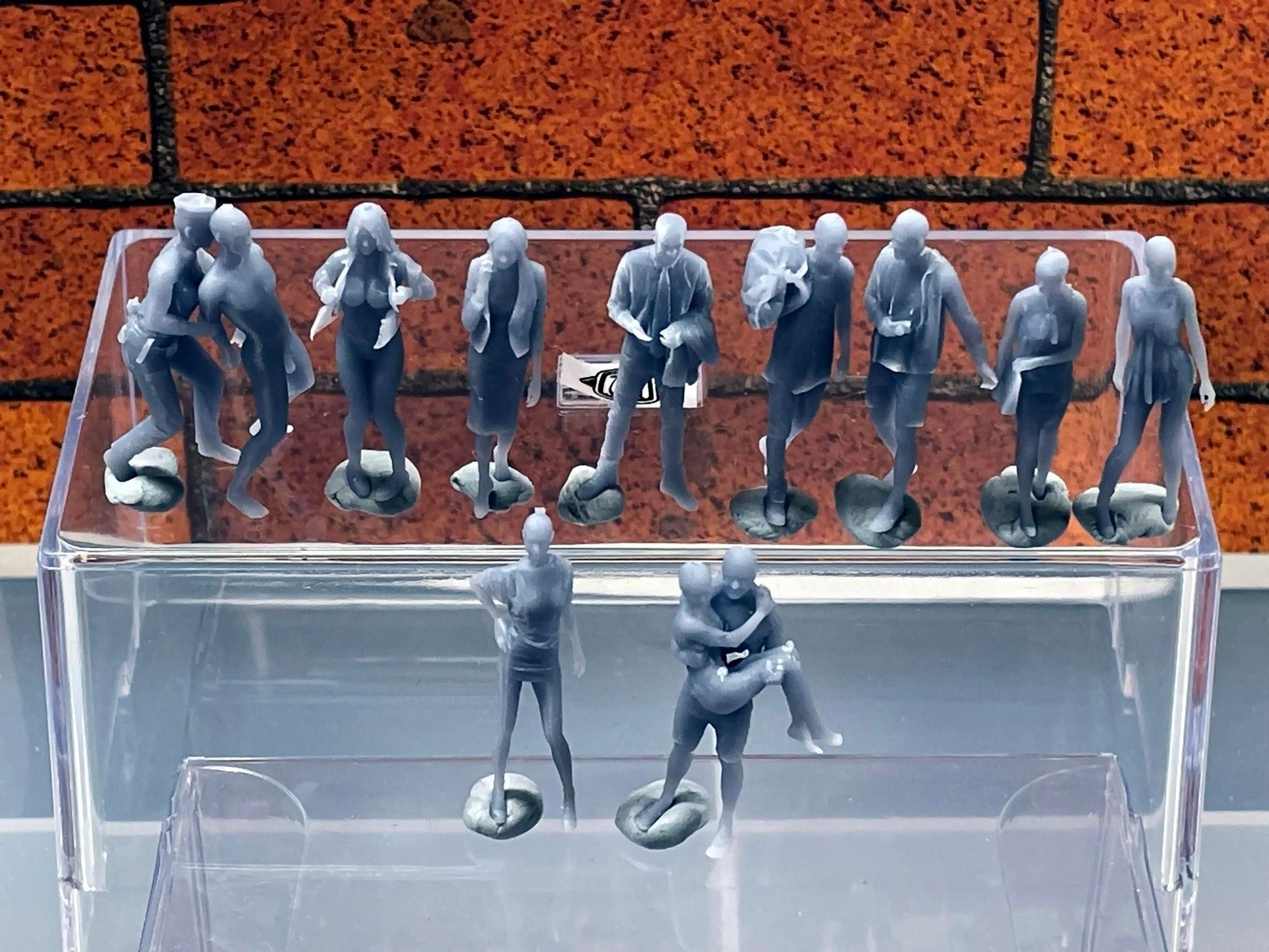 1:64 Miniature Human Figures - Resin / unpainted - great for Dioramas / Hot Wheels - Made in the USA LOT 531 - Miniature 1.10"