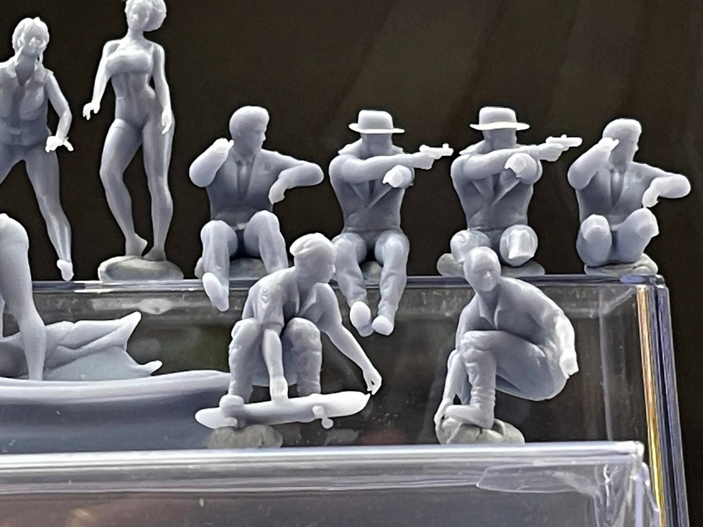 1:64 Miniature Human Figures - Resin / unpainted - great for Dioramas / Hot Wheels - Made in the USA LOT 537 - Miniature 1.10"