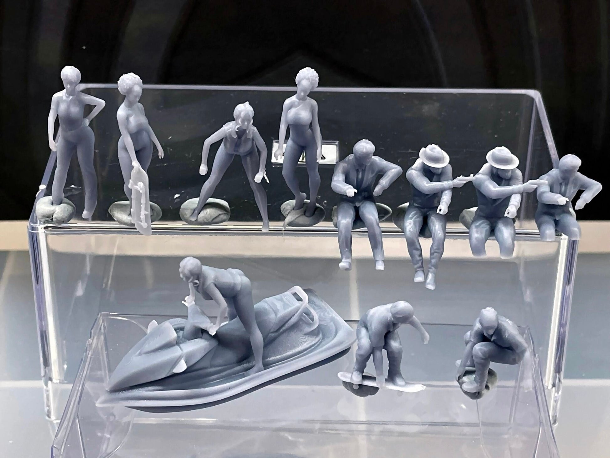 1:64 Miniature Human Figures - Resin / unpainted - great for Dioramas / Hot Wheels - Made in the USA LOT 537 - Miniature 1.10"