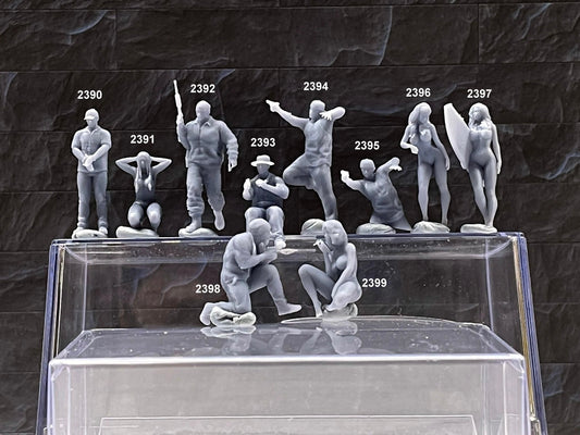 1:64 Miniature Human Figures - Resin / unpainted - great for Dioramas / Hot Wheels - Made in the USA LOT 538 - Miniature 1.10"