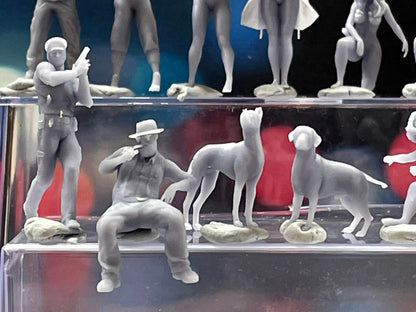 1:64 Miniature Human Figures - Resin / unpainted - great for Dioramas / Hot Wheels - Made in the USA LOT 541 - Miniature 1.10"