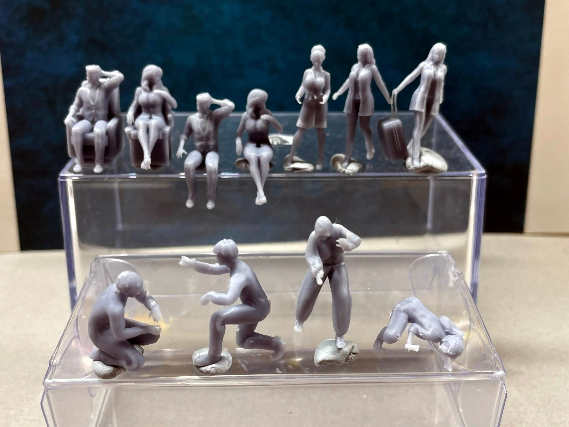 1:64 Miniature Human Figures - Resin / unpainted - great for Dioramas / Hot Wheels - Made in the USA LOT 542 - Miniature 1.10"