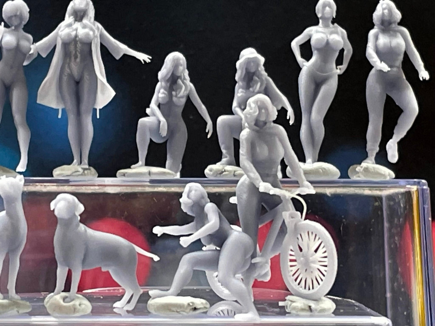 1:64 Miniature Human Figures - Resin / unpainted - great for Dioramas / Hot Wheels - Made in the USA LOT 541 - Miniature 1.10"