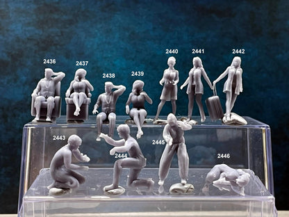 1:64 Miniature Human Figures - Resin / unpainted - great for Dioramas / Hot Wheels - Made in the USA LOT 542 - Miniature 1.10"