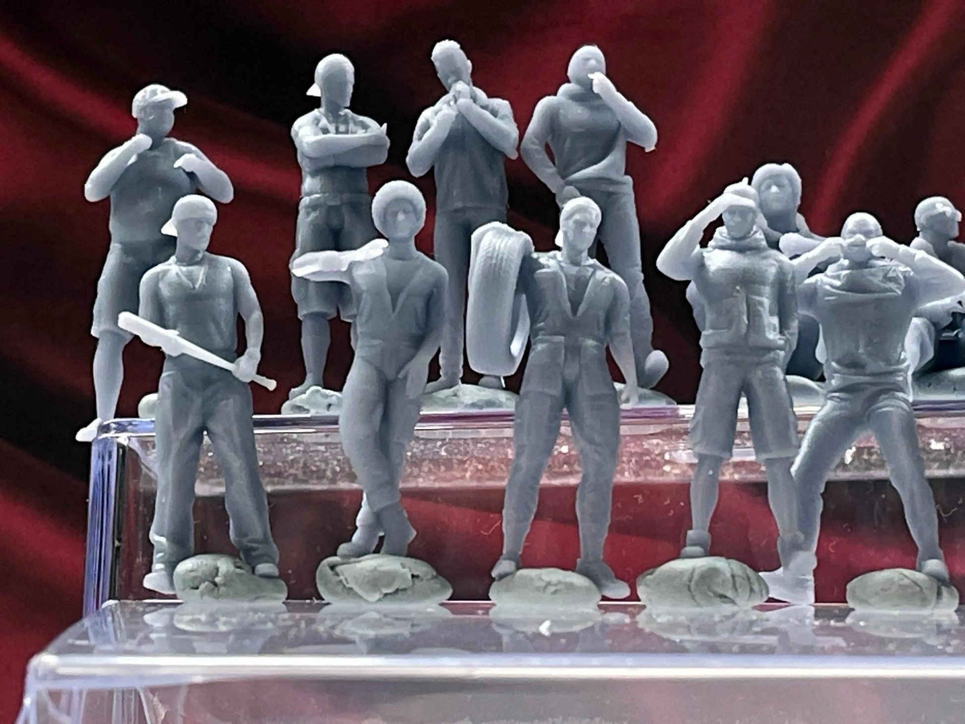 1:64 Miniature Human Figures - Resin / unpainted - great for Dioramas / Hot Wheels - Made in the USA LOT 549 - Miniature 1.10"