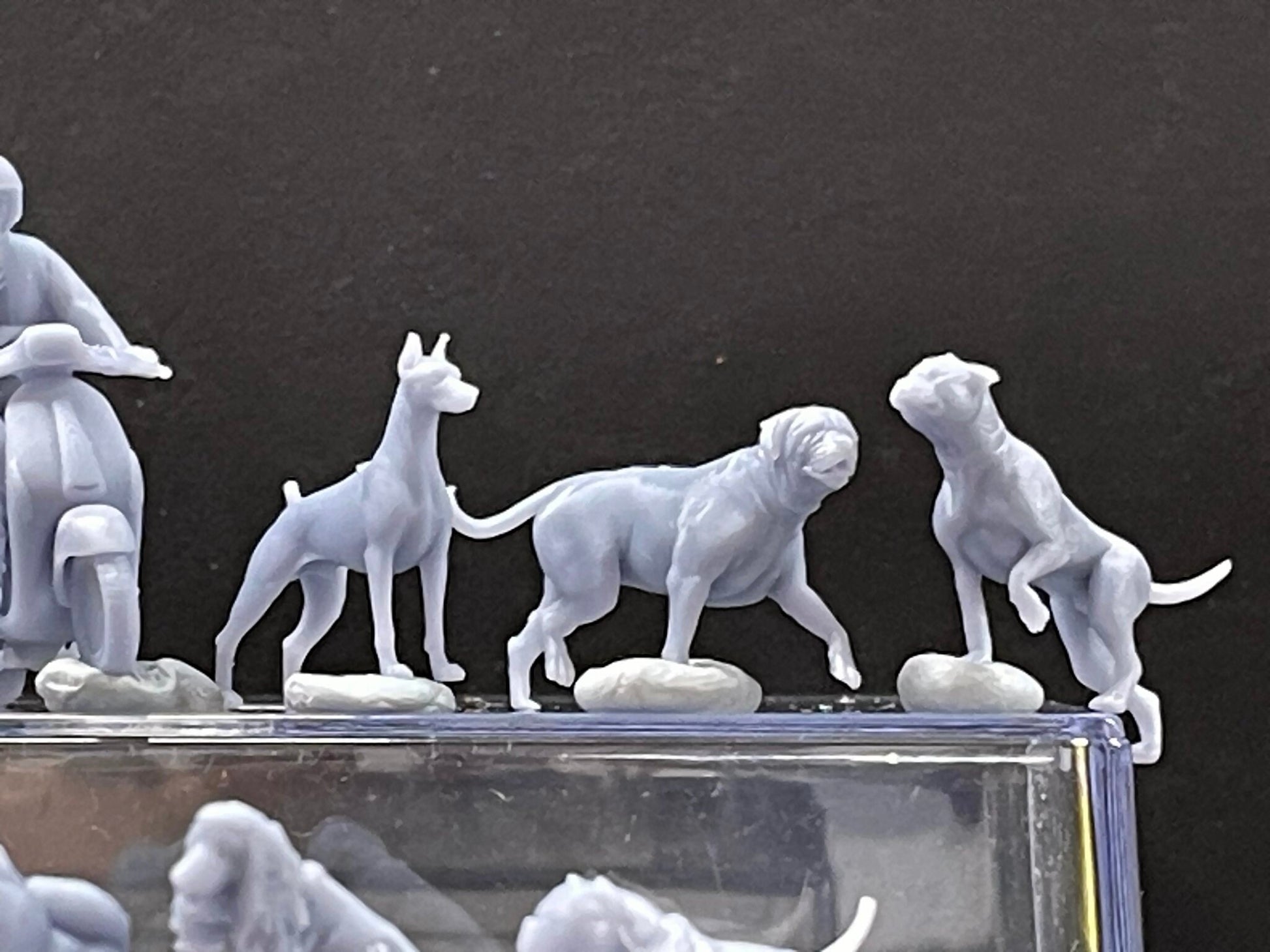 1:64 Miniature Human Figures - Resin / unpainted - great for Dioramas / Hot Wheels - Made in the USA LOT 555 - Miniature 1.10"