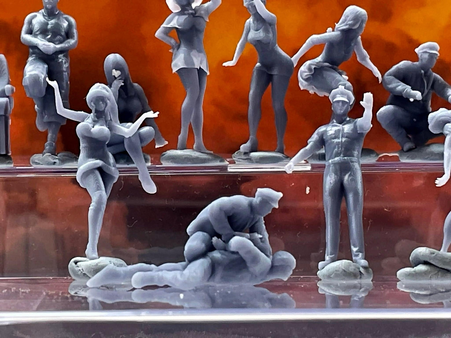 1:64 Miniature Human Figures - Resin / unpainted - great for Dioramas / Hot Wheels - Made in the USA LOT 544 - Miniature 1.10"