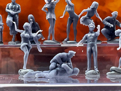 1:64 Miniature Human Figures - Resin / unpainted - great for Dioramas / Hot Wheels - Made in the USA LOT 544 - Miniature 1.10"