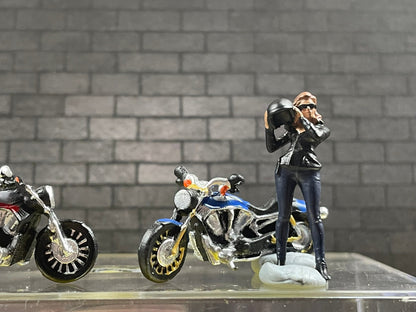 1:64 Miniature Human Figures - Painted SET - great for Dioramas / Hot Wheels - Biker Couple with MCs - Miniatures 1.10" Tarmac