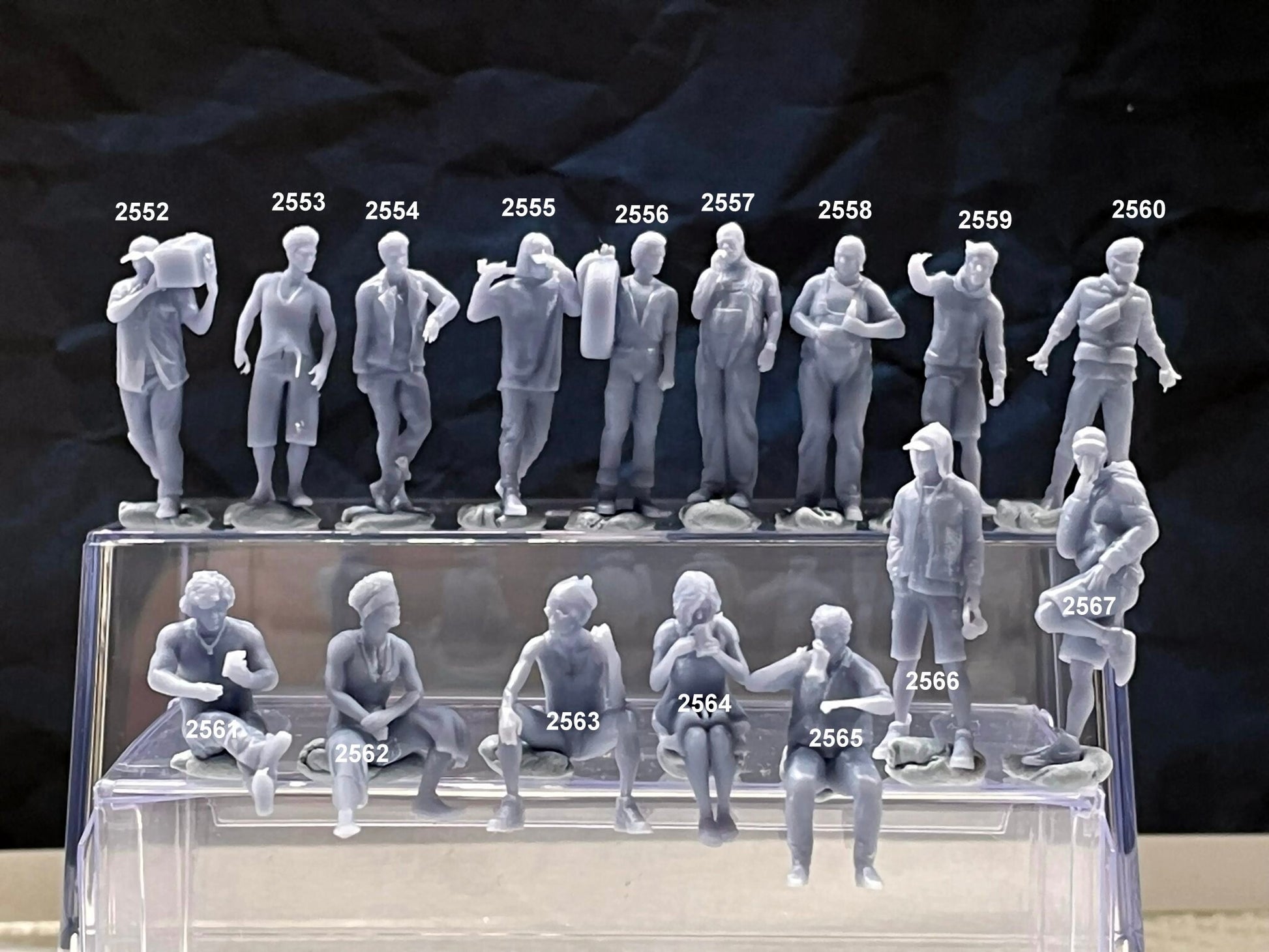 1:64 Miniature Human Figures - Resin / unpainted - great for Dioramas / Hot Wheels - Made in the USA LOT 553 - Miniature 1.10"