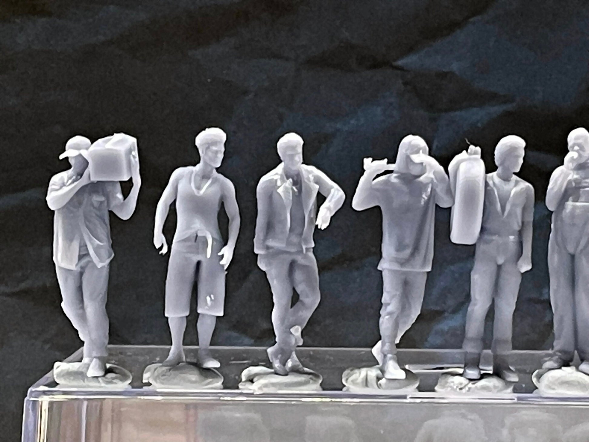 1:64 Miniature Human Figures - Resin / unpainted - great for Dioramas / Hot Wheels - Made in the USA LOT 553 - Miniature 1.10"