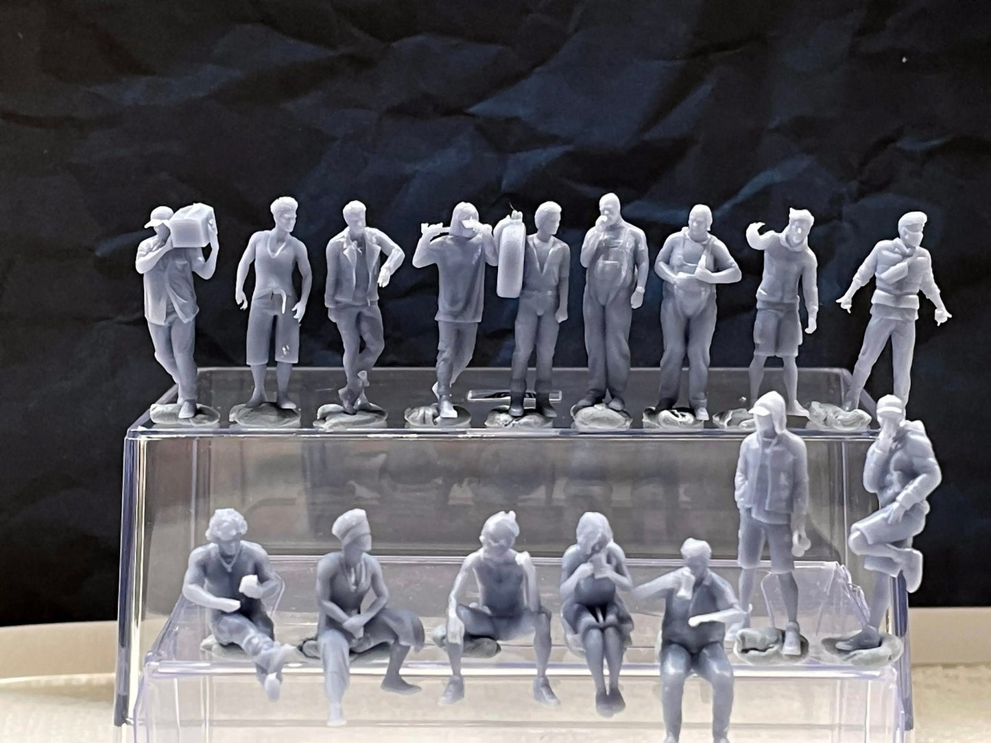 1:64 Miniature Human Figures - Resin / unpainted - great for Dioramas / Hot Wheels - Made in the USA LOT 553 - Miniature 1.10"