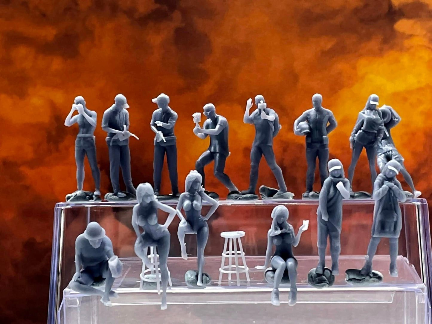 1:64 Miniature Human Figures - Resin / unpainted - great for Dioramas / Hot Wheels - Made in the USA LOT 554 - Miniature 1.10"