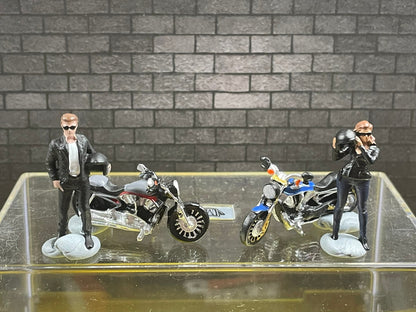 1:64 Miniature Human Figures - Painted SET - great for Dioramas / Hot Wheels - Biker Couple with MCs - Miniatures 1.10" Tarmac