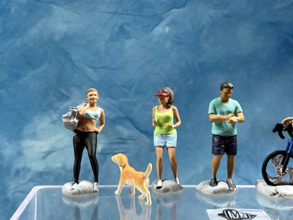 1:64 Miniature Human Figures - Painted SET - great for Dioramas / Hot Wheels - Weekend Gang - Miniatures 1.10" Tarmac