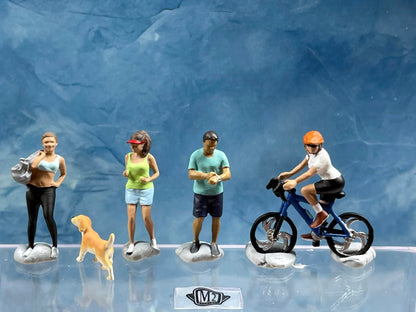 1:64 Miniature Human Figures - Painted SET - great for Dioramas / Hot Wheels - Weekend Gang - Miniatures 1.10" Tarmac