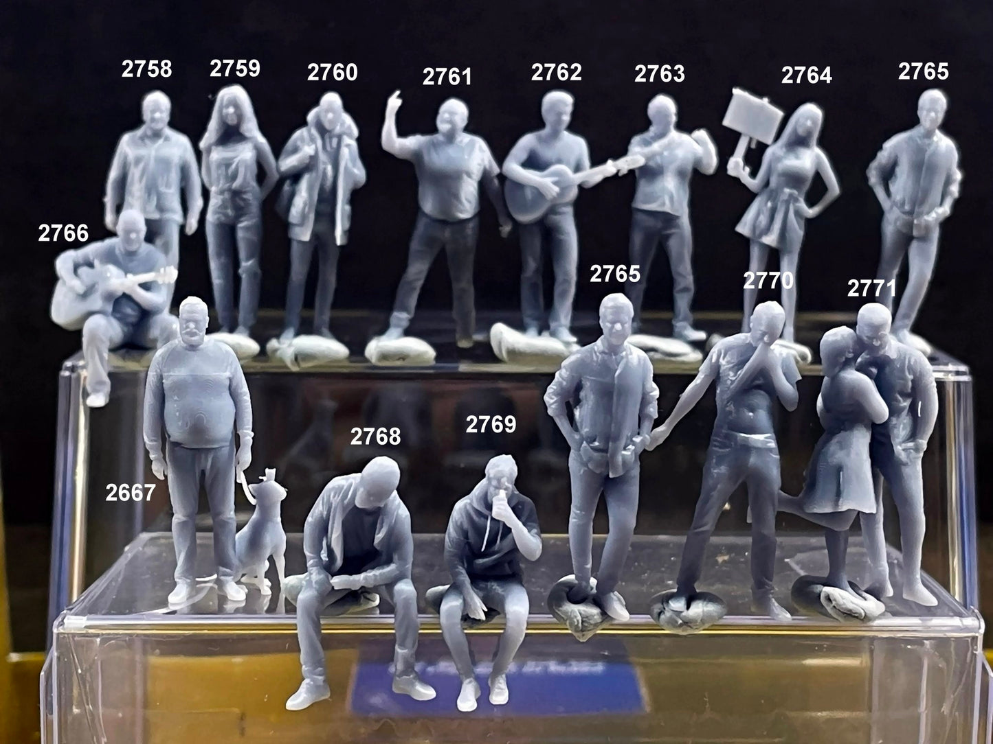 1:64 Miniature Human Figures - Resin / unpainted - great for Dioramas Hot Wheels - Made in the USA LOT 565 - Miniature 1.10"