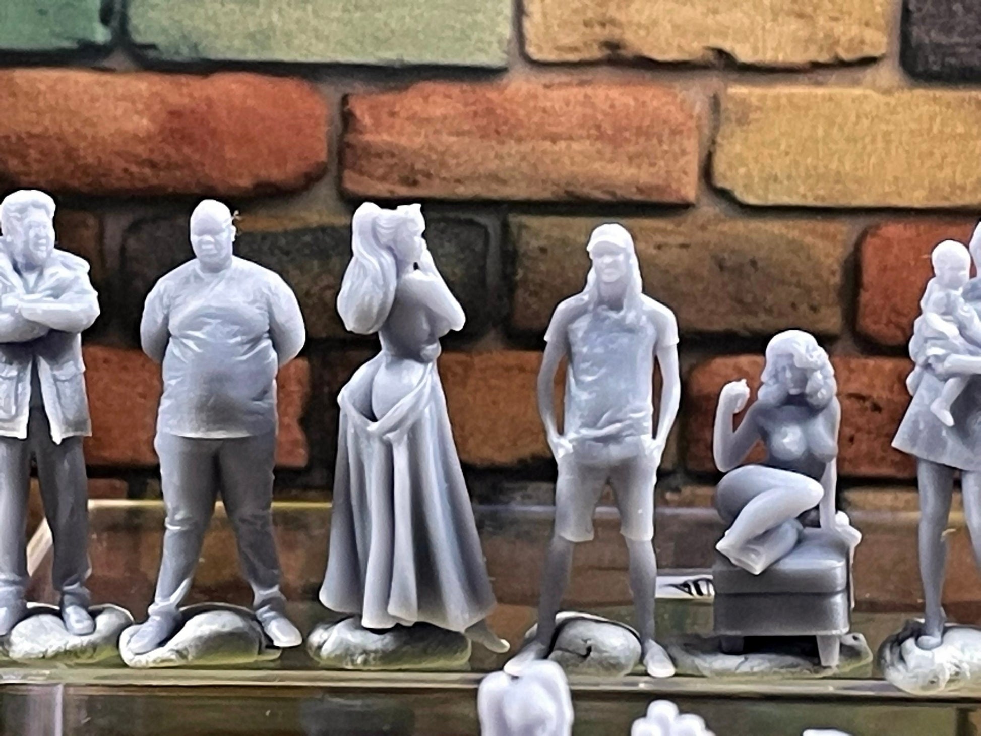 1:64 Miniature Human Figures - Resin / unpainted - great for Dioramas Hot Wheels - Made in the USA LOT 566 - Miniature 1.10"