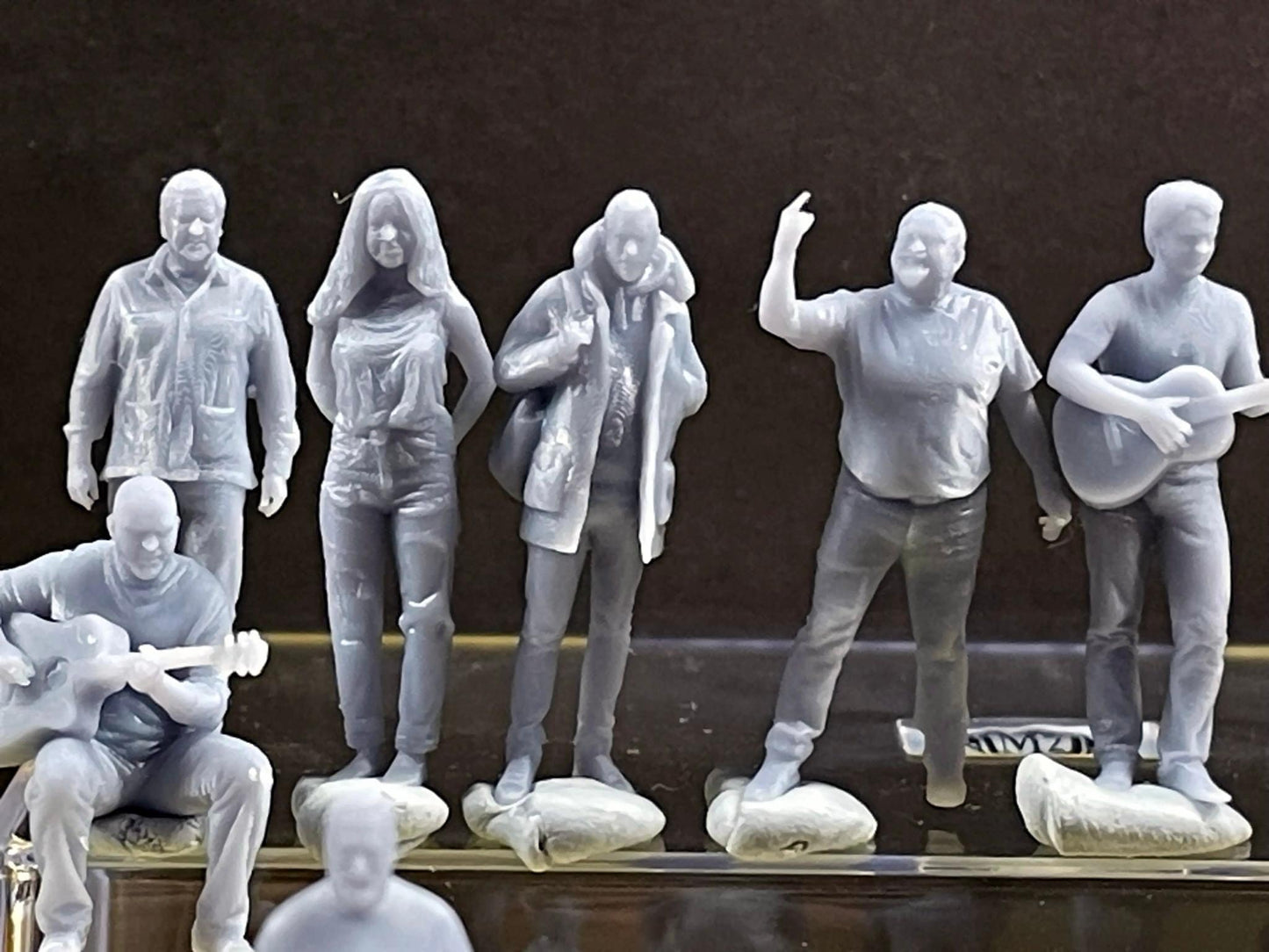 1:64 Miniature Human Figures - Resin / unpainted - great for Dioramas Hot Wheels - Made in the USA LOT 565 - Miniature 1.10"