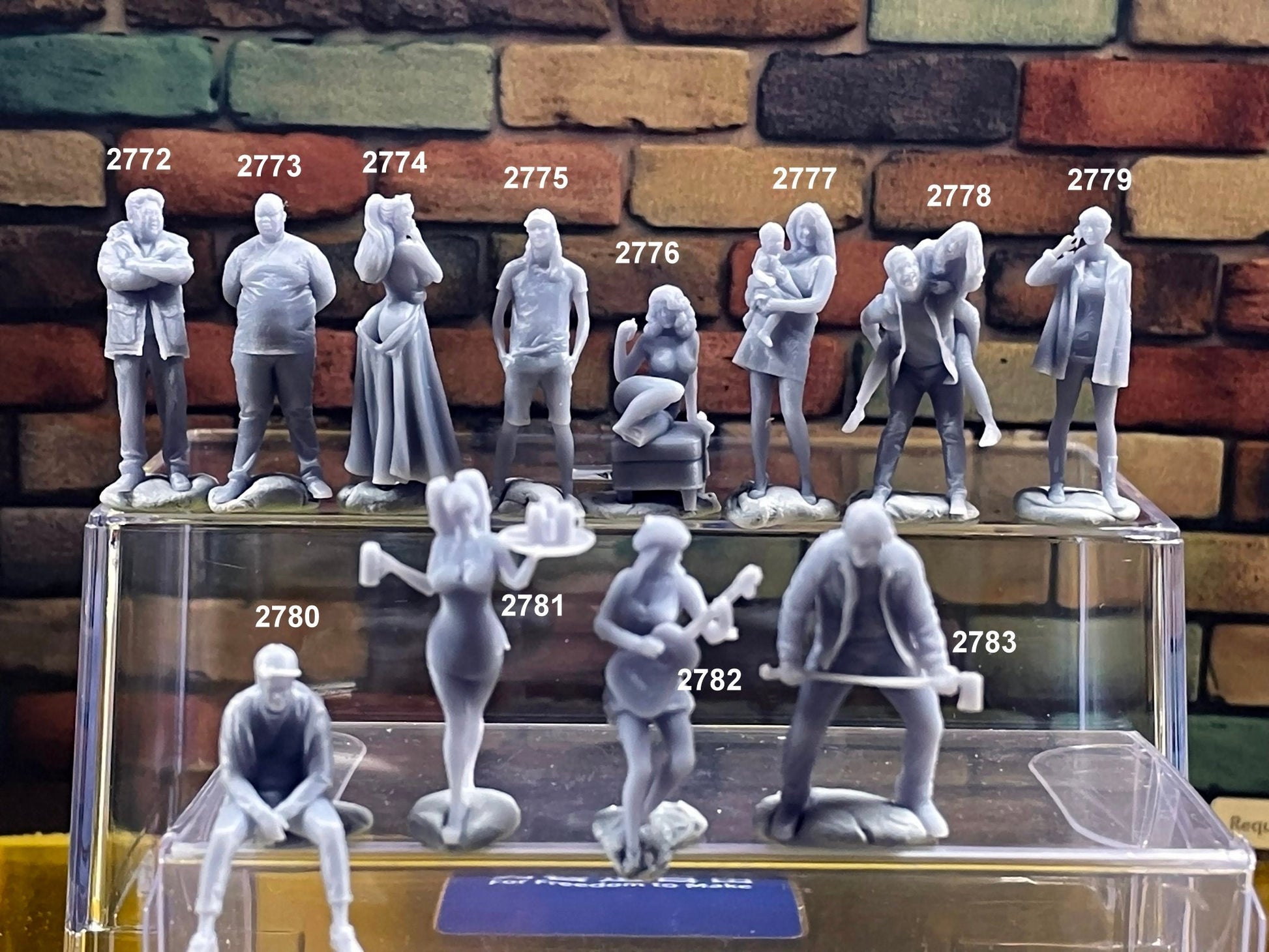 1:64 Miniature Human Figures - Resin / unpainted - great for Dioramas Hot Wheels - Made in the USA LOT 566 - Miniature 1.10"