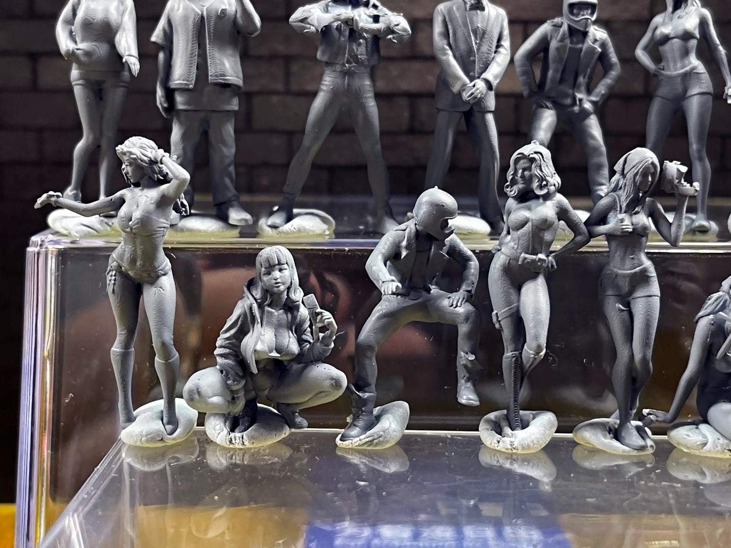 1:64 Miniature Human Figures - Resin / unpainted - great for Dioramas Hot Wheels - Made in the USA LOT 578 - Miniature 1.10"