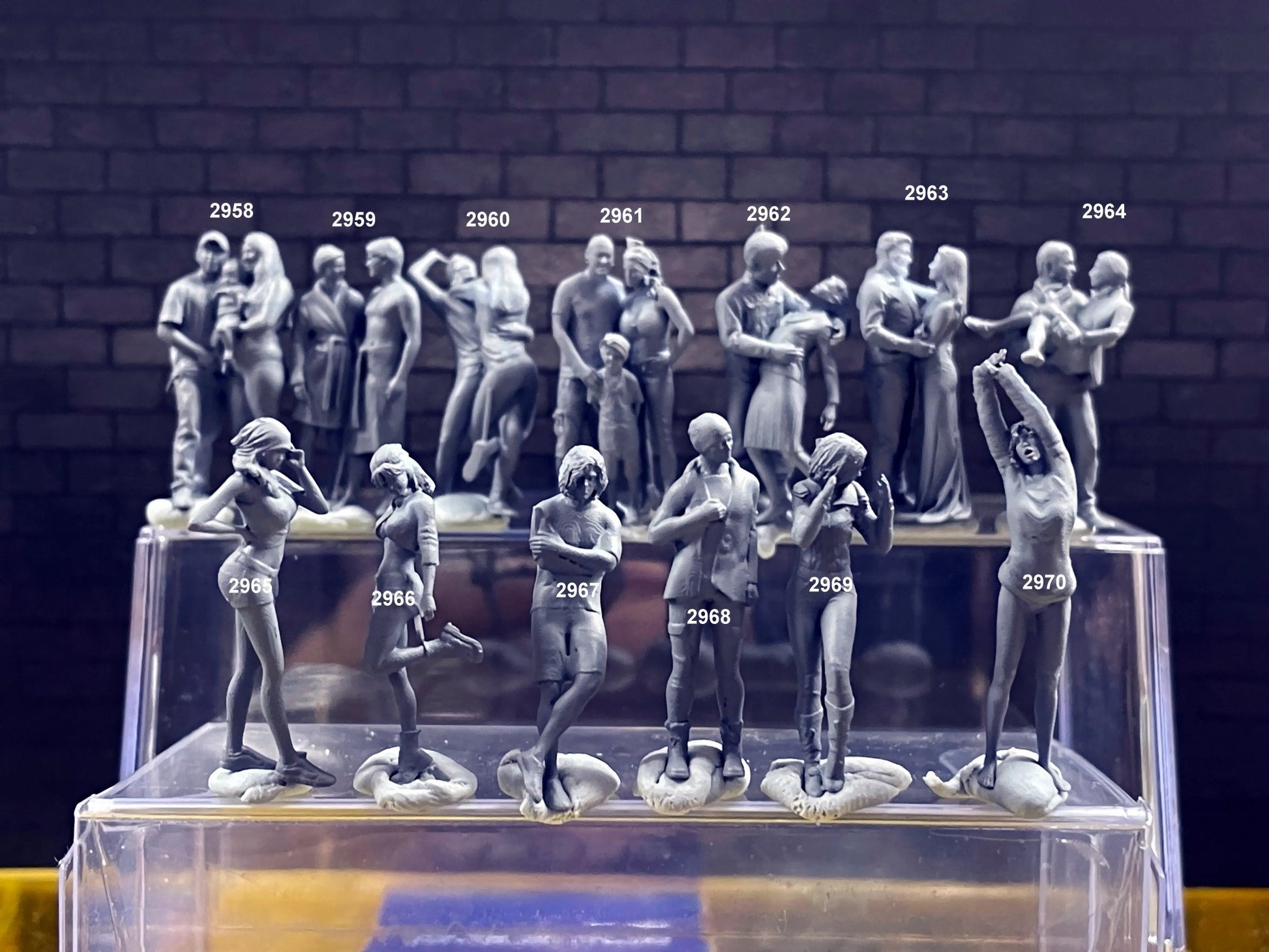 1:64 Miniature Human Figures - Resin / unpainted - great for Dioramas Hot Wheels - Made in the USA LOT 571 - Miniature 1.10"