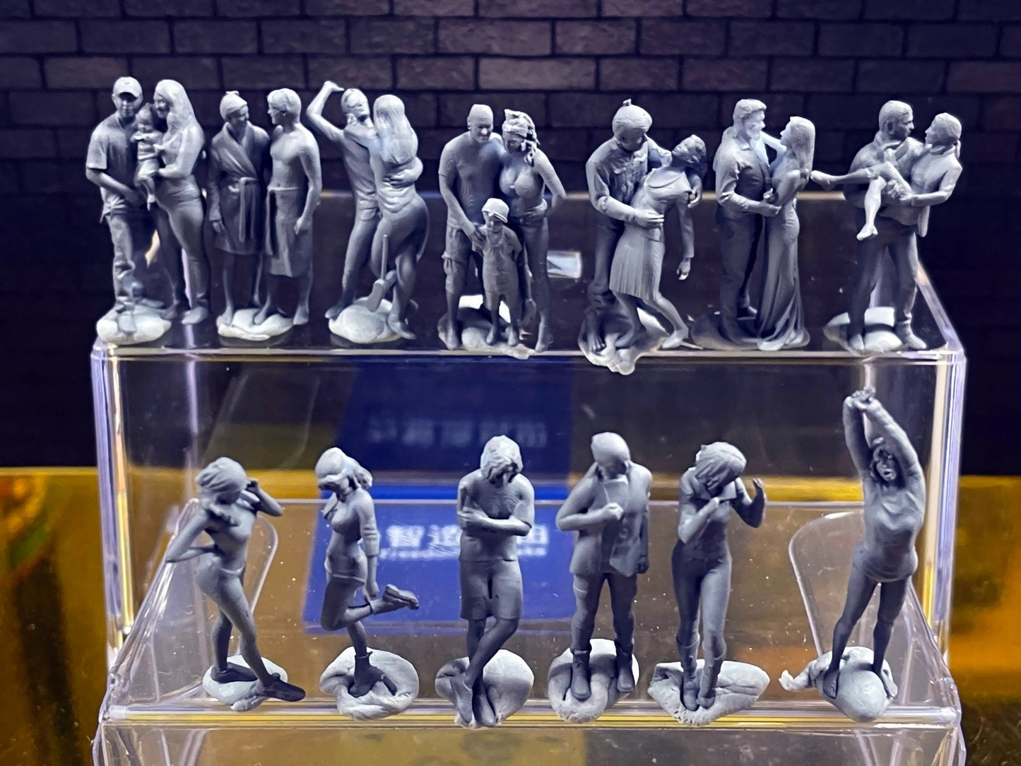 1:64 Miniature Human Figures - Resin / unpainted - great for Dioramas Hot Wheels - Made in the USA LOT 571 - Miniature 1.10"