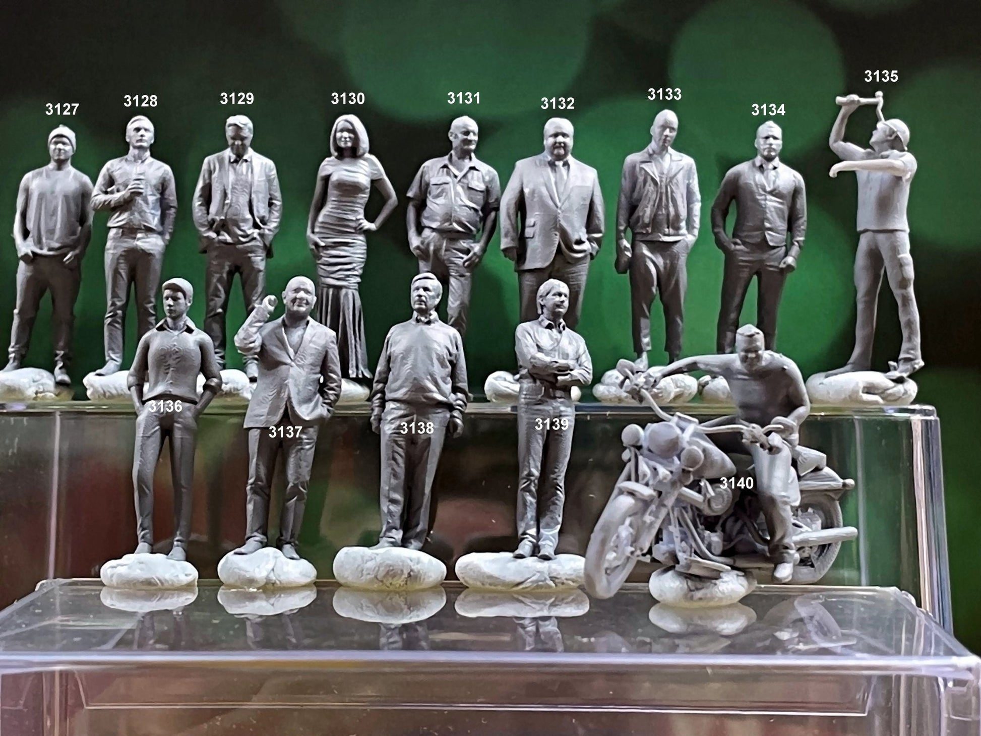 1:64 Miniature Human Figures - Resin / unpainted - great for Dioramas Hot Wheels - Made in the USA LOT 471 - Miniature 1.10