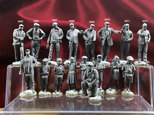 1:64 Miniature Human Figures - Resin / unpainted - great for Dioramas Hot Wheels - Made in the USA LOT 467 - Miniature 1.10