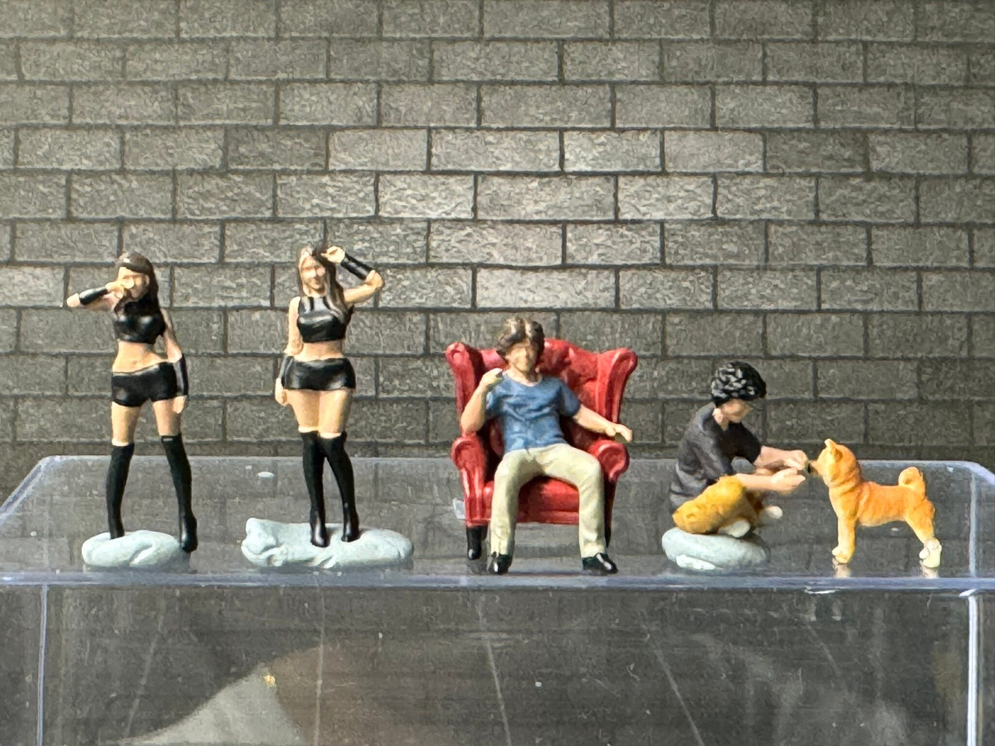 1:64 Miniature Human Figures - Painted SET - great for Dioramas / Hot Wheels - RWB Legend - Miniatures 1.10" Tarmac