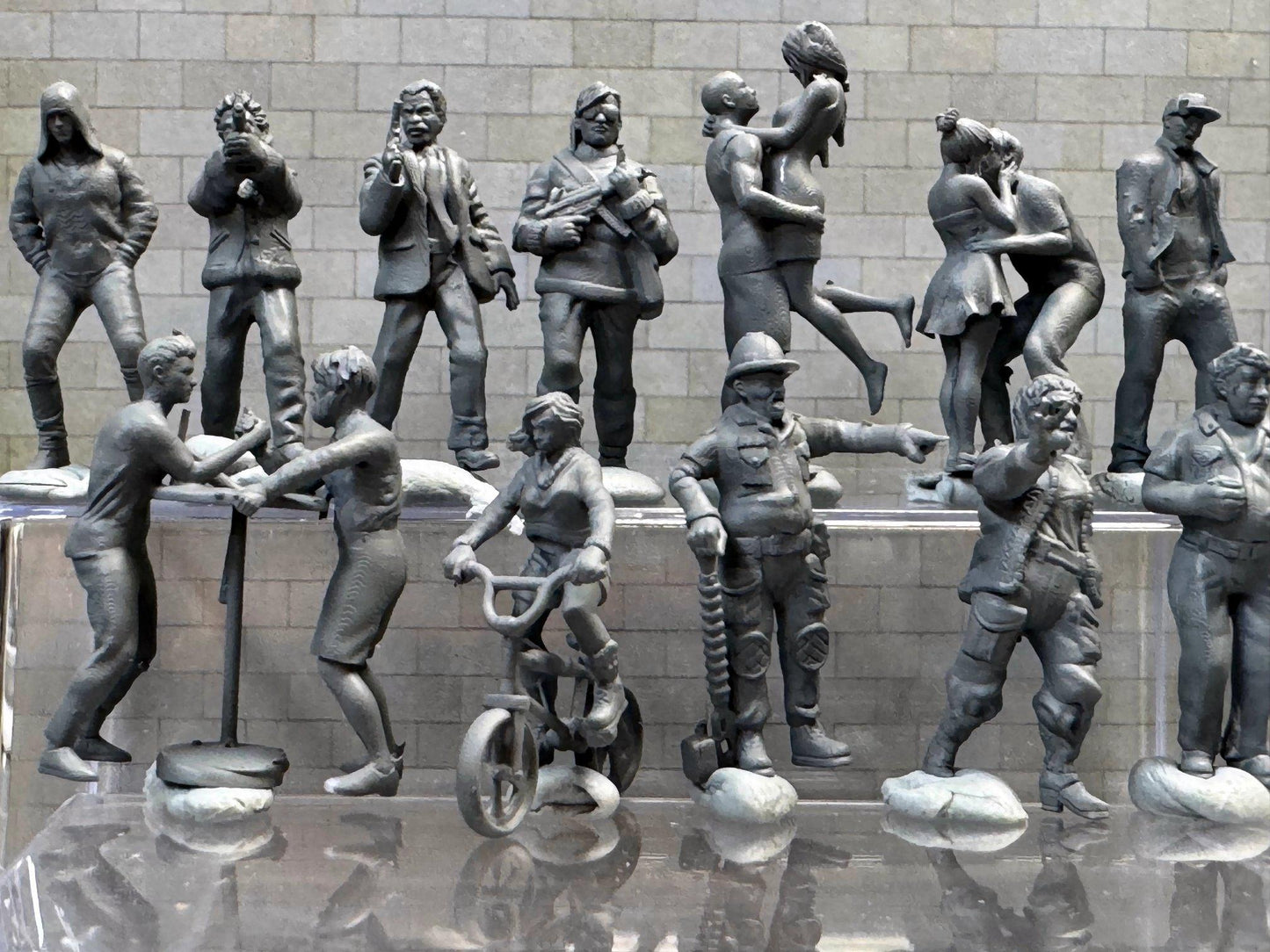1:64 Miniature Human Figures - Resin / unpainted - great for Dioramas Hot Wheels - Made in the USA LOT 492 - Miniature 1.10