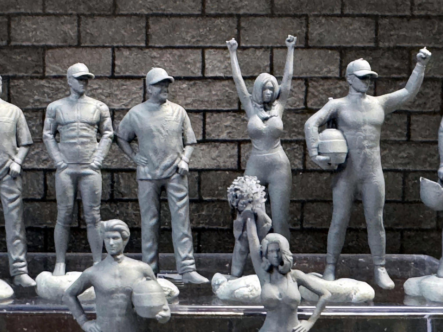 1:64 Miniature Human Figures - Resin / unpainted - great for Dioramas Hot Wheels - Made in the USA LOT 331 - Miniature 1.10
