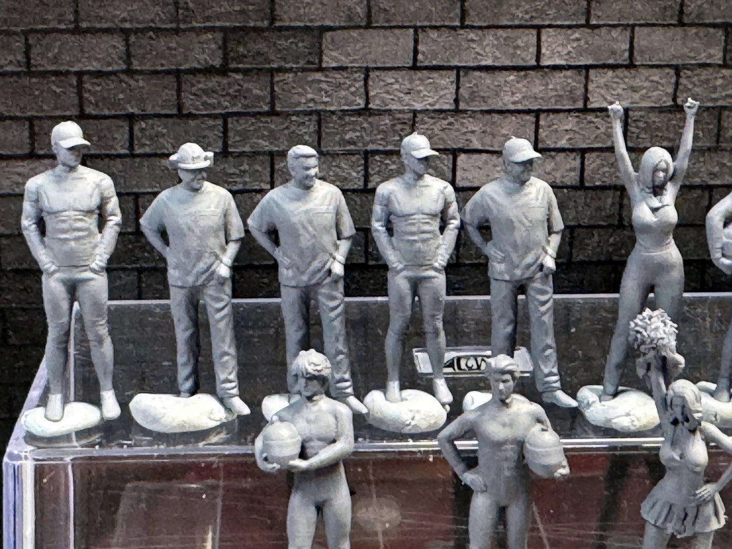 1:64 Miniature Human Figures - Resin / unpainted - great for Dioramas Hot Wheels - Made in the USA LOT 331 - Miniature 1.10
