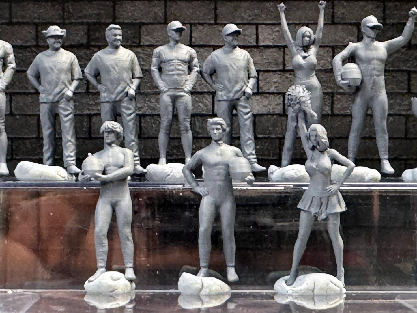 1:64 Miniature Human Figures - Resin / unpainted - great for Dioramas Hot Wheels - Made in the USA LOT 331 - Miniature 1.10
